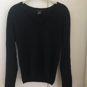 Theory black v-neck 100% cashmere